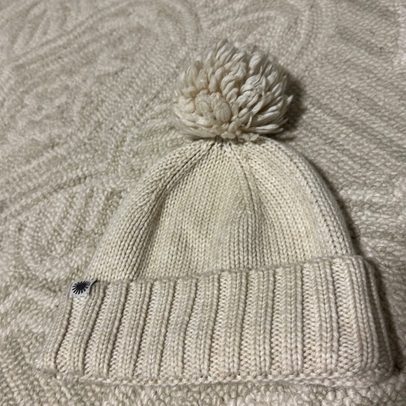 UGG beige hat! - Picture 1 of 4